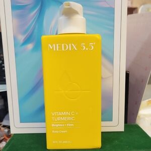 Medix 5.5 Vitamin C + Turmeric Body Cream 444ml New Pump Bottle